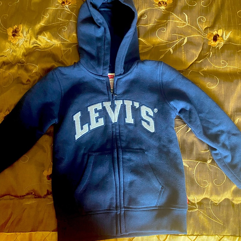 4t Levi’s boy sweater
